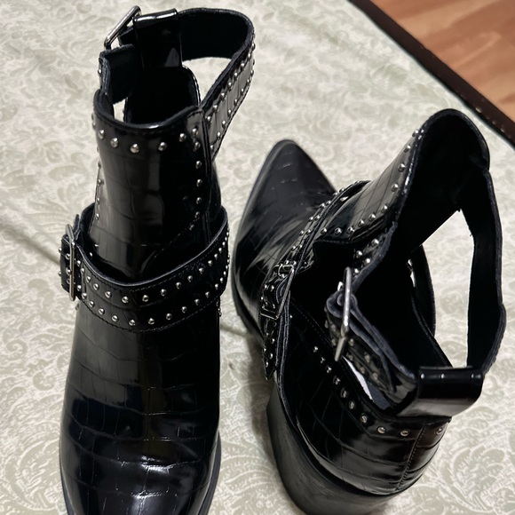 Steve Madden Andy Women's Croc Embossed Studded Block Heel Booties - Picture 4 of 7